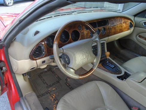 Used 1999 Jaguar XK8 Convertible image 12