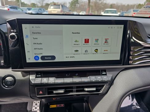 Used 2025 Toyota Camry SE w/ Multimedia Upgrade Package image 22