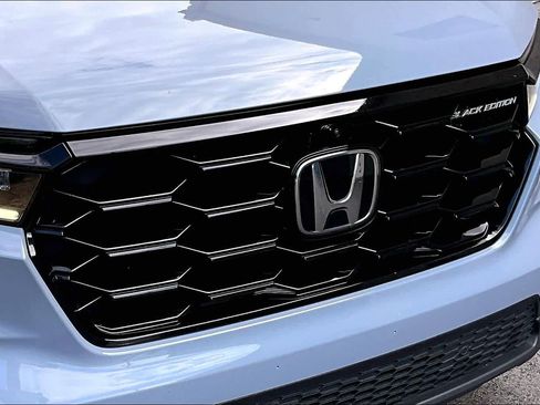 Used 2025 Honda Pilot Black Edition image 30