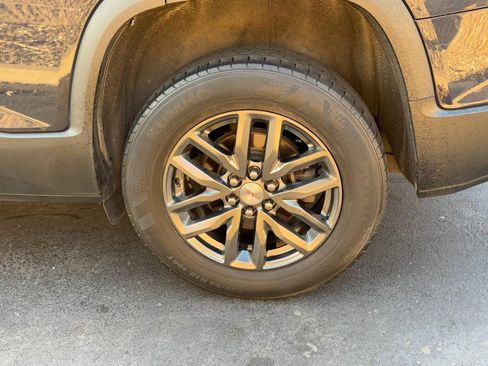 Used 2017 GMC Acadia SLT image 5