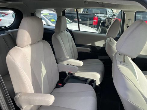 Used 2015 MAZDA MAZDA5 Sport image 11