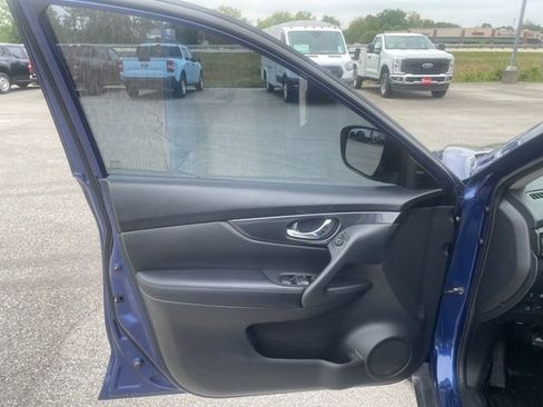 Used 2019 Nissan Rogue SV AWD/4WD image 18