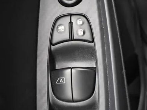 Used 2025 Nissan Sentra SV image 20