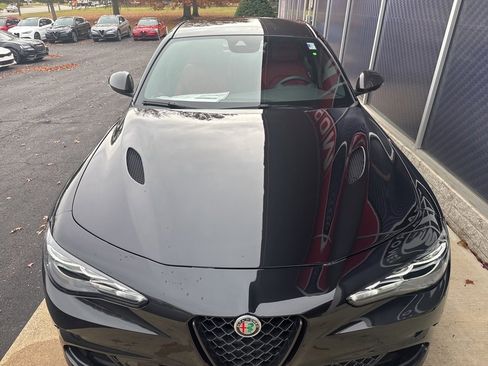 New 2024 Alfa Romeo Giulia Quadrifoglio image 5