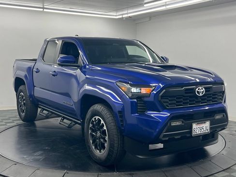 Used 2024 Toyota Tacoma TRD Sport w/ TRD Sport Premium Package RWD image 3