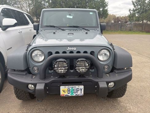 Used 2015 Jeep Wrangler Unlimited Rubicon w/ Connectivity Group image 2