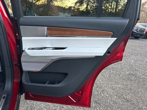 New 2026 Cadillac Vistiq Luxury image 16