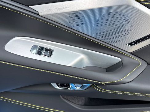 Used 2021 Chevrolet Corvette Stingray Premium Conv w/ Z51 Performance Package image 32