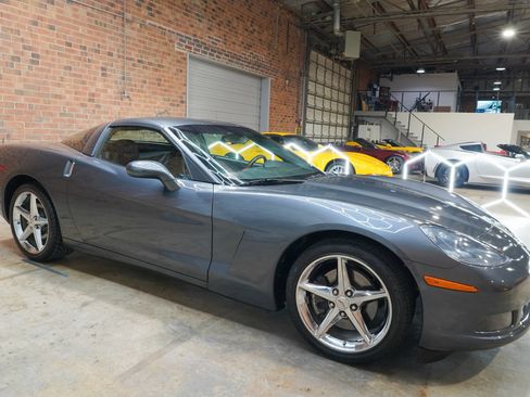Used 2011 Chevrolet Corvette Coupe w/ Preferred Equipment Group RWD image 2
