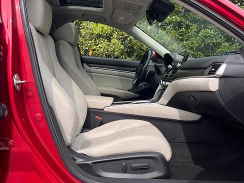 Used 2018 Honda Accord Touring image 17