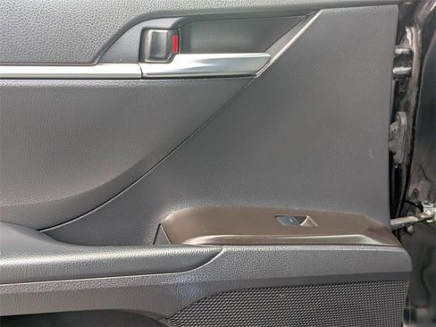 Used 2024 Toyota Camry SE image 26