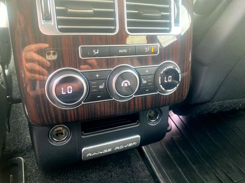 Used 2014 Land Rover Range Rover HSE image 14