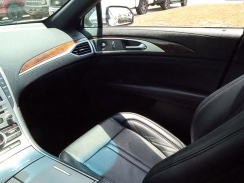 Used 2020 Lincoln MKZ Reserve FWD image 23