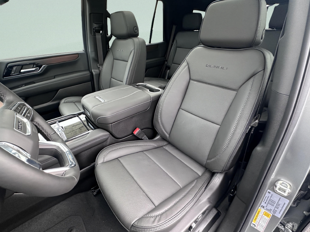 New 2026 GMC Yukon Denali w/ Sun & Power Step Package AWD/4WD image 16