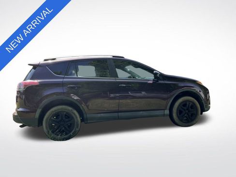 Used 2018 Toyota RAV4 LE FWD image 2