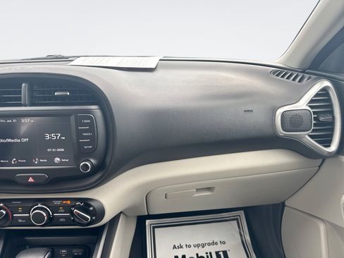 Used 2025 Kia Soul LX w/ LX Technology Package FWD image 17
