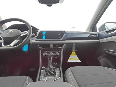 Used 2024 Volkswagen Taos SE w/ Panoramic Sunroof Package AWD/4WD image 16