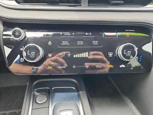 Used 2023 INFINITI QX60 Sensory w/ Vision Package FWD image 19