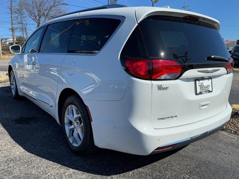 Used 2017 Chrysler Pacifica Touring-L Plus w/ Advanced Safetytec Group image 4
