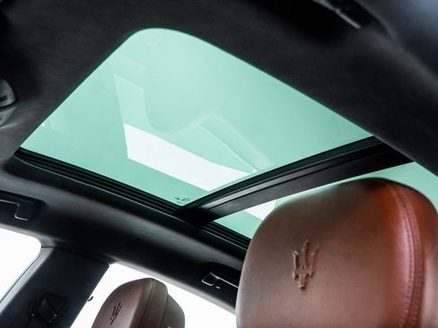 Used 2022 Maserati Levante GT image 40