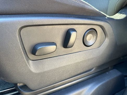 Used 2024 Chevrolet Silverado 2500 Custom w/ Custom Value Package image 17