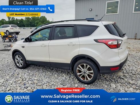 Used 2017 Ford Escape SE w/ Equipment Group 201A FWD image 3