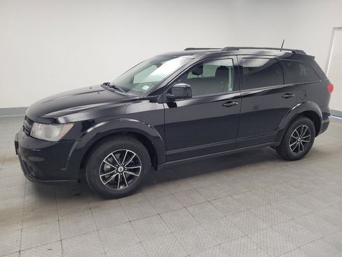 Used 2018 Dodge Journey SXT w/ Blacktop Package FWD image 2