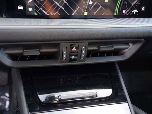 Used 2024 Porsche Cayenne image 22