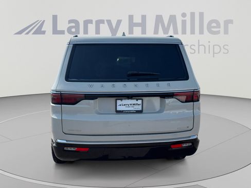 Used 2022 Jeep Wagoneer Series I AWD/4WD image 4