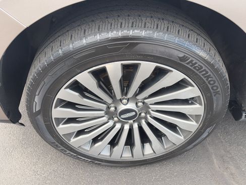 Used 2019 Lincoln Navigator Reserve AWD/4WD image 9