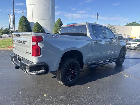 Used 2024 Chevrolet Silverado 1500 Custom Trail Boss w/ LPO, Dark Essentials Package AWD/4WD image 4