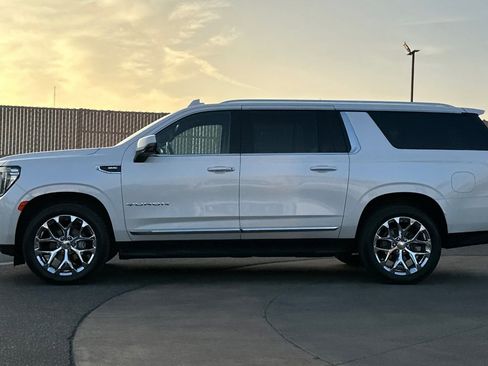Used 2021 GMC Yukon XL SLT w/ SLT Luxury Package image 7