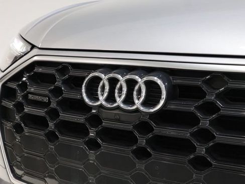 Used 2022 Audi Q5 2.0T Premium Plus w/ Premium Plus Package AWD/4WD image 12