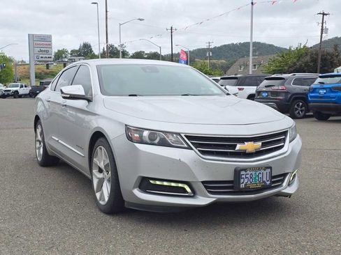 Used 2017 Chevrolet Impala Premier w/ Enhanced Convenience Package FWD image 4