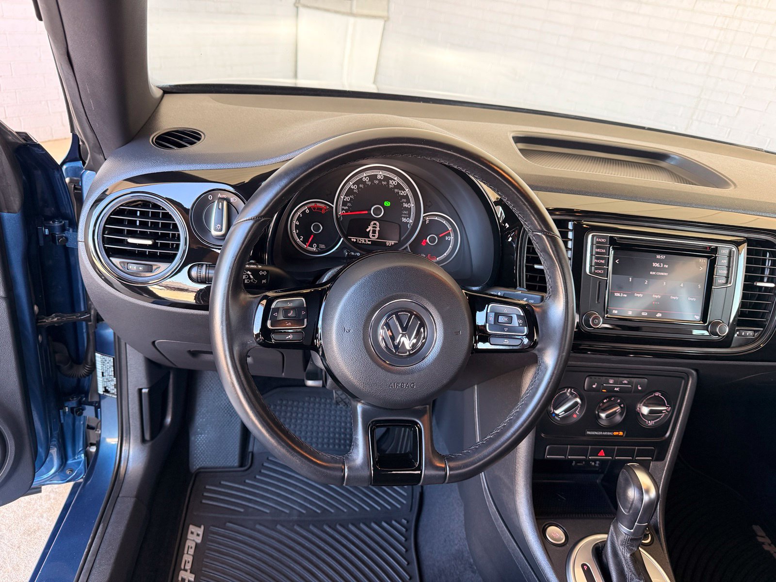 Used 2018 Volkswagen Beetle 2.0T S w/ Style & Comfort Package For S FWD image 12