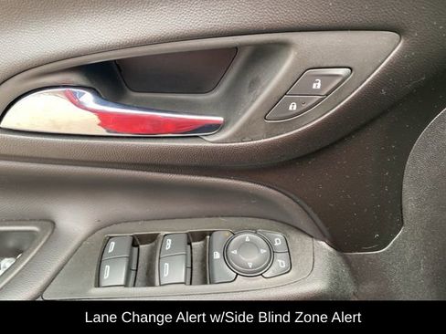 Used 2022 Chevrolet Equinox LT image 16