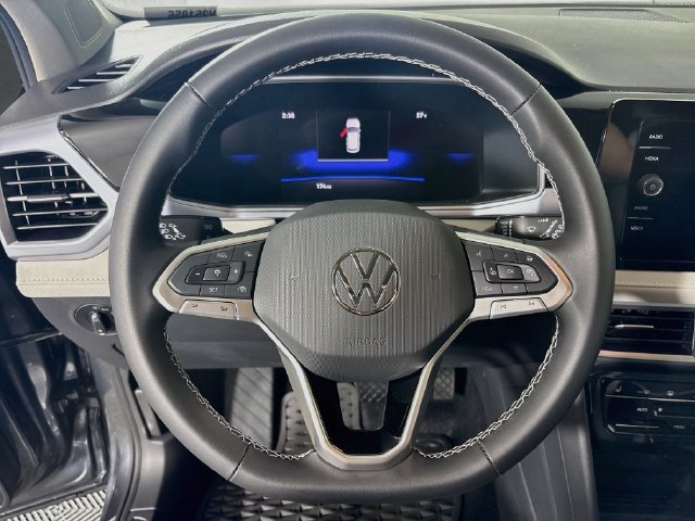 Certified 2025 Volkswagen Taos SE AWD/4WD image 11