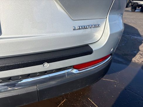 Used 2023 Jeep Grand Cherokee Limited image 10