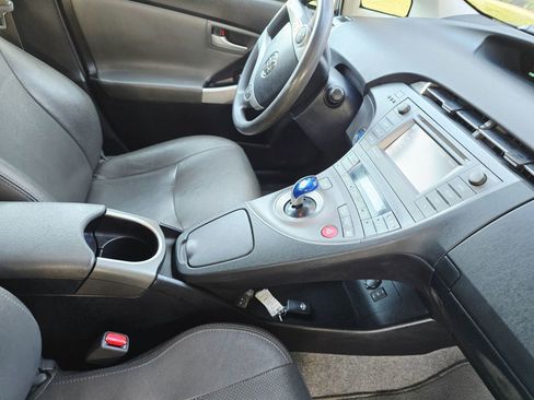 Used 2014 Toyota Prius Plug-In Hybrid image 26