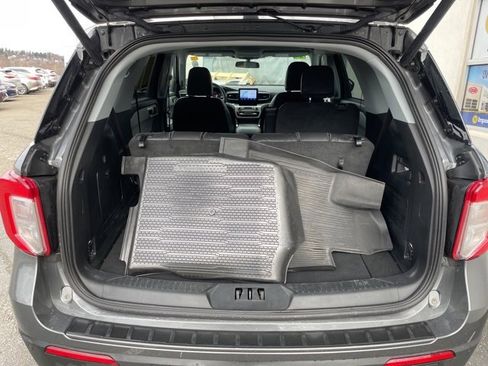 Used 2022 Ford Explorer XLT w/ Equipment Group 202A image 32