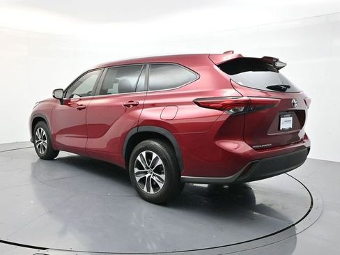 Used 2023 Toyota Highlander XLE image 8