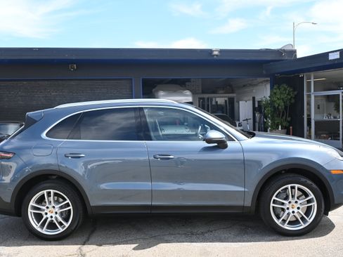 Used 2019 Porsche Cayenne S AWD/4WD image 4