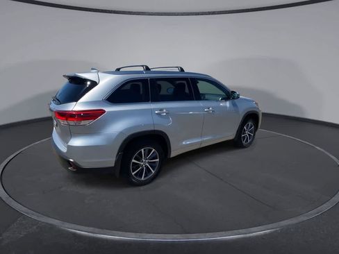 Certified 2018 Toyota Highlander XLE AWD/4WD image 8