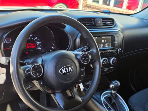 Used 2018 Kia Soul FWD image 12