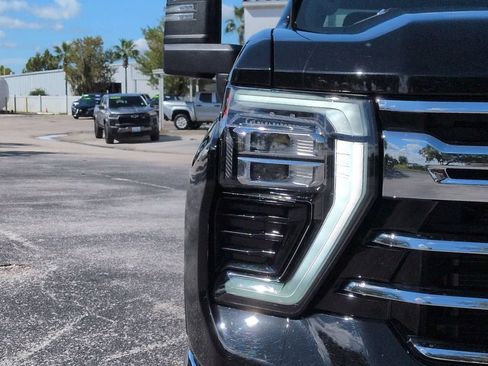Used 2025 Chevrolet Silverado 2500 LTZ AWD/4WD image 10