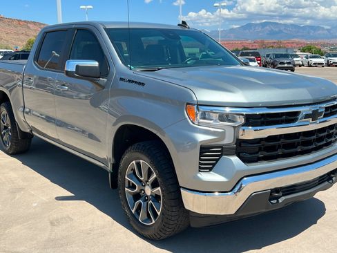 Used 2023 Chevrolet Silverado 1500 LT w/ Convenience Package II AWD/4WD image 8