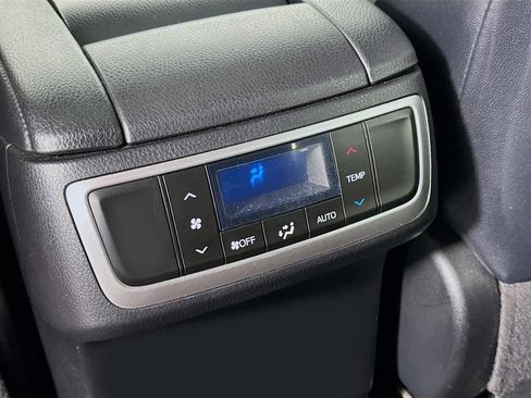 Used 2018 Toyota Highlander XLE image 43