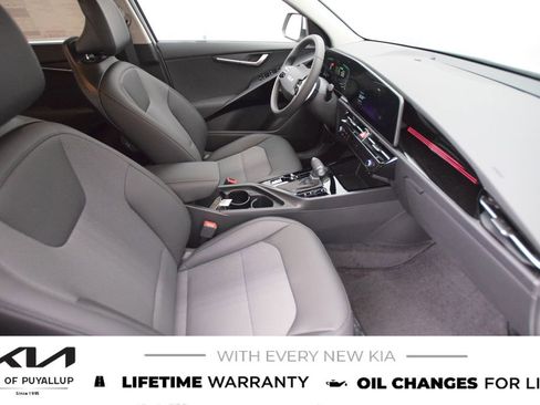 New 2025 Kia Niro EX image 16