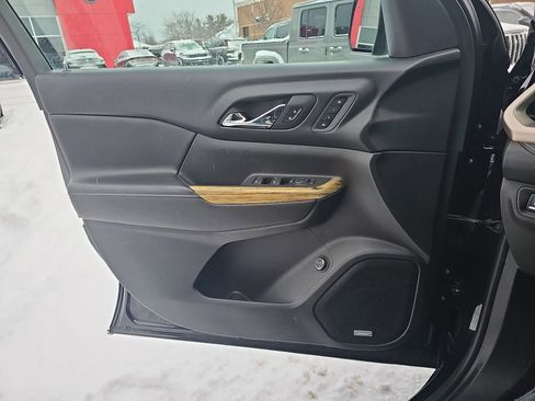 Used 2018 GMC Acadia Denali w/ Technology Package AWD/4WD image 26
