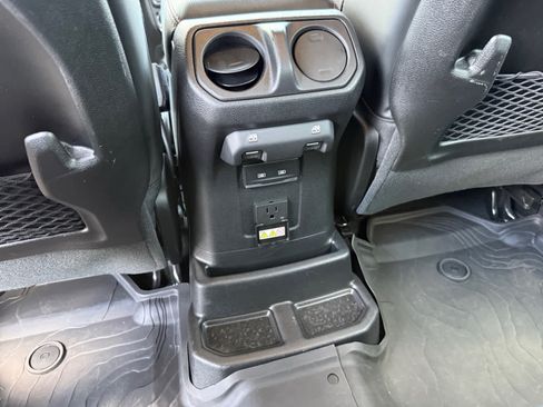 Used 2024 Jeep Wrangler Unlimited Rubicon AWD/4WD image 15